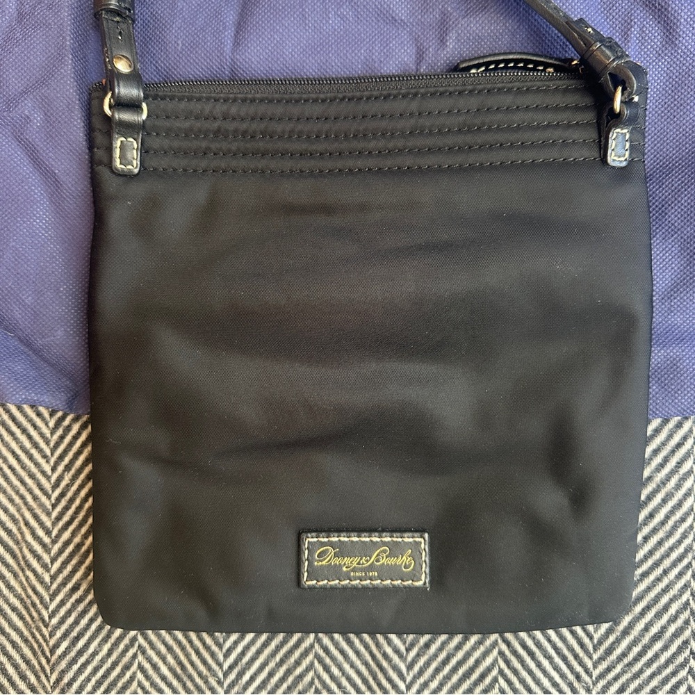DOONEY & BOURKE lot of 3 items: purse, wallet, travel bag, wristlet, crossbody - Picture 7 of 12